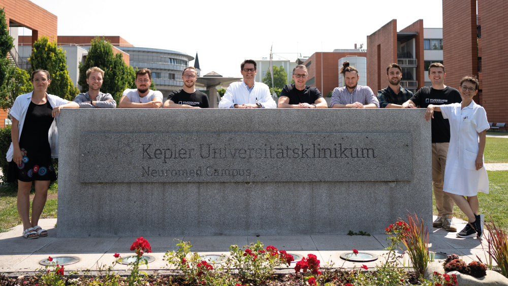 Projektteam EPILEPSIA vor dem Universitätsklinikum Linz