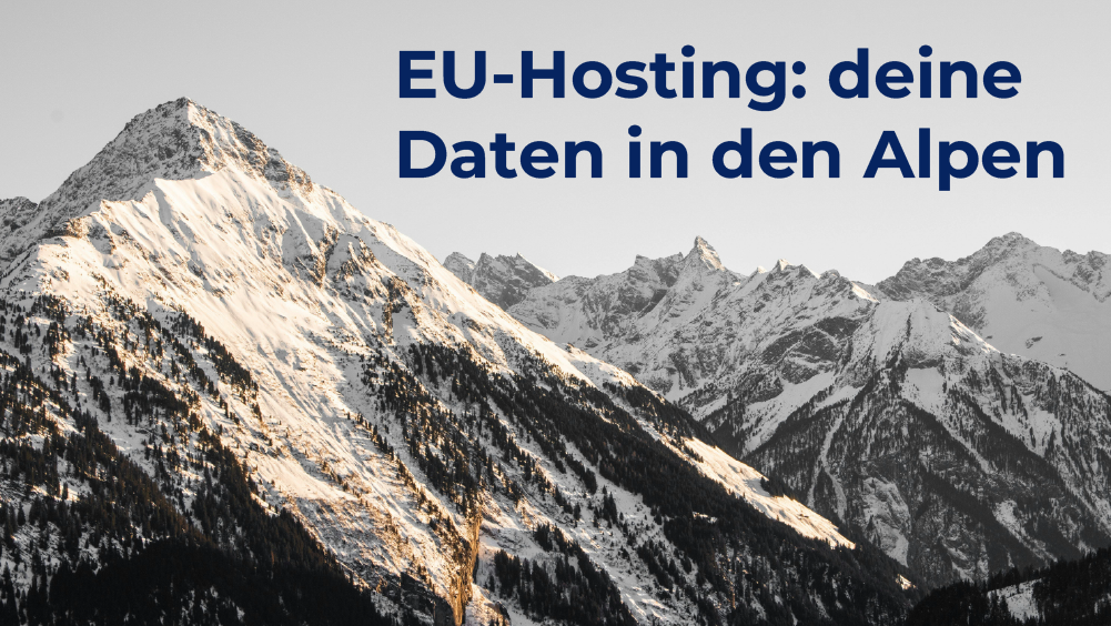 Ein Blick auf die beschneiten Alpen und im Himmel ein Schriftzug.